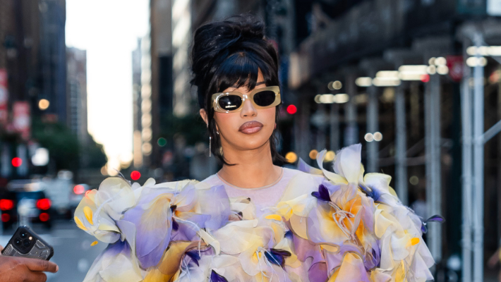Cardi B est "à l'hôpital en convalescence après une urgence médicale", a-t-elle révélé en annulant une représentation au festival