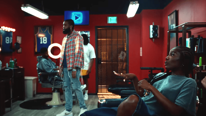 Doechii apporte quelques connaissances dans « The Barbershop », un nouveau court métrage avec PgLang et Cash App