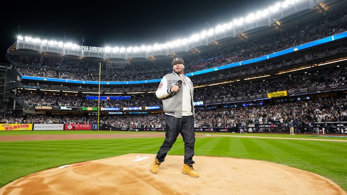 Fat Joe et les Yankees de New York sont presque universellement torréfiés pour la performance du rappeur aux World Series