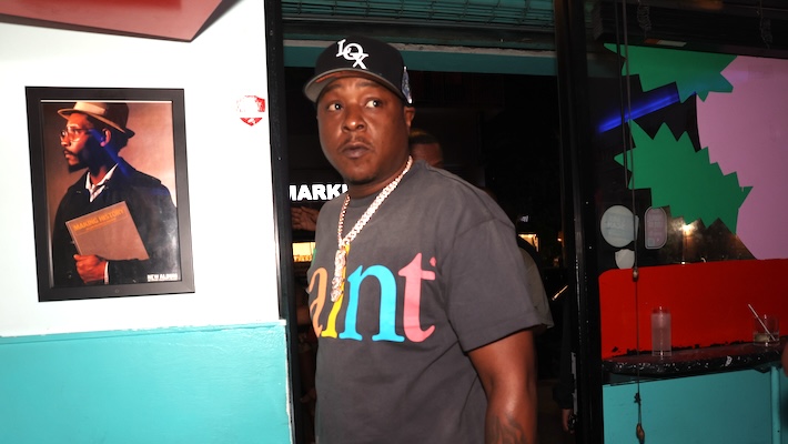 Jadakiss avait une mission sur le terrain et sa vidéo exaspérée sur le bus scolaire fait que les fans ressentent pour lui