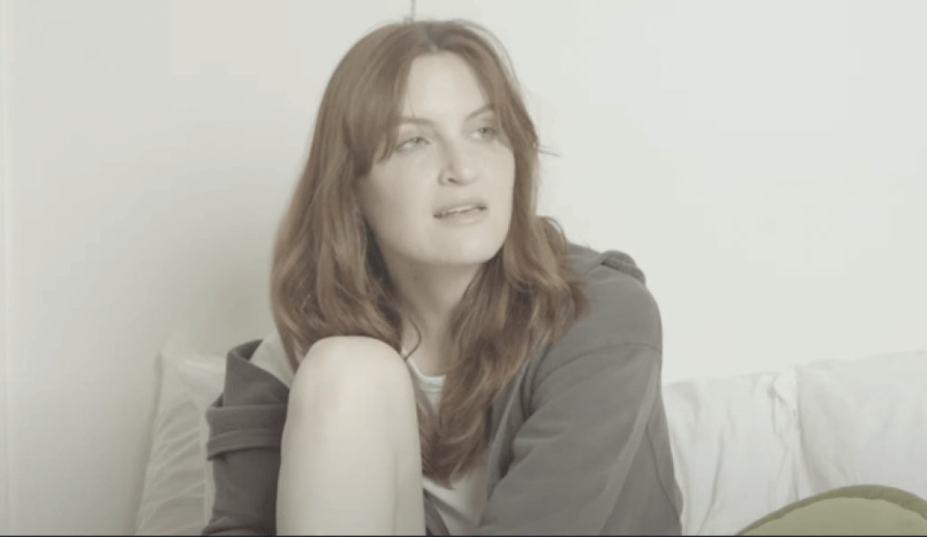 Kate Gavin de Muna est « aussi bonne que possible » dans sa nouvelle vidéo avec Mitski