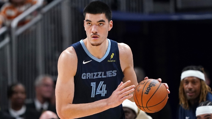 Kevin Garnett a donné à Zach Edey le surnom de "Zach Alcindor" après l'avoir regardé pendant la pré-saison