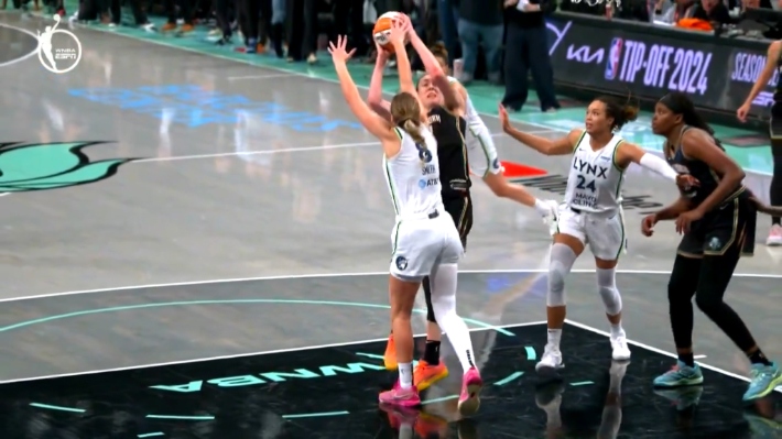 LeBron James détestait l'appel grossier qui a permis à Breanna Stewart d'envoyer le cinquième match de la finale de la WNBA en prolongation