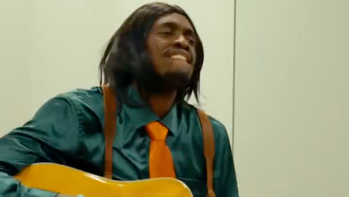 Pascal Siakam a célébré Halloween en s'habillant en André 3000 et en recréant la vidéo emblématique "Hey Ya"