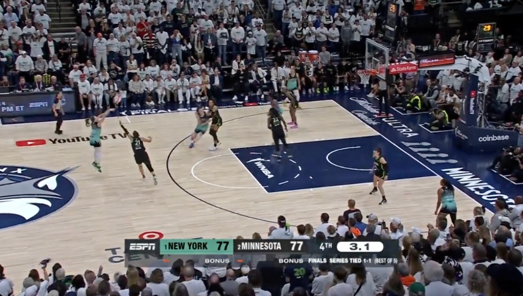 Sabrina Ionescu a enterré un logo trois de dernière seconde pour voler le jeu 3 aux Lynx