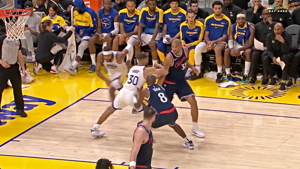 Steph Curry a quitté Warriors-Clippers avec une entorse à la cheville après l'avoir roulé deux fois