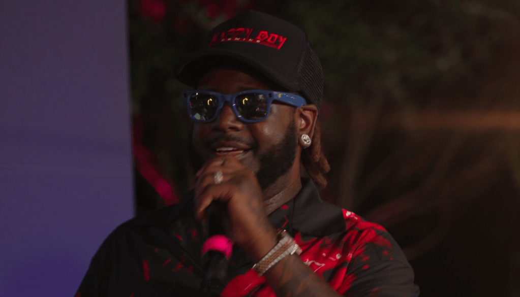 T-Pain lance une performance émouvante dans le jardin de « Dreaming »