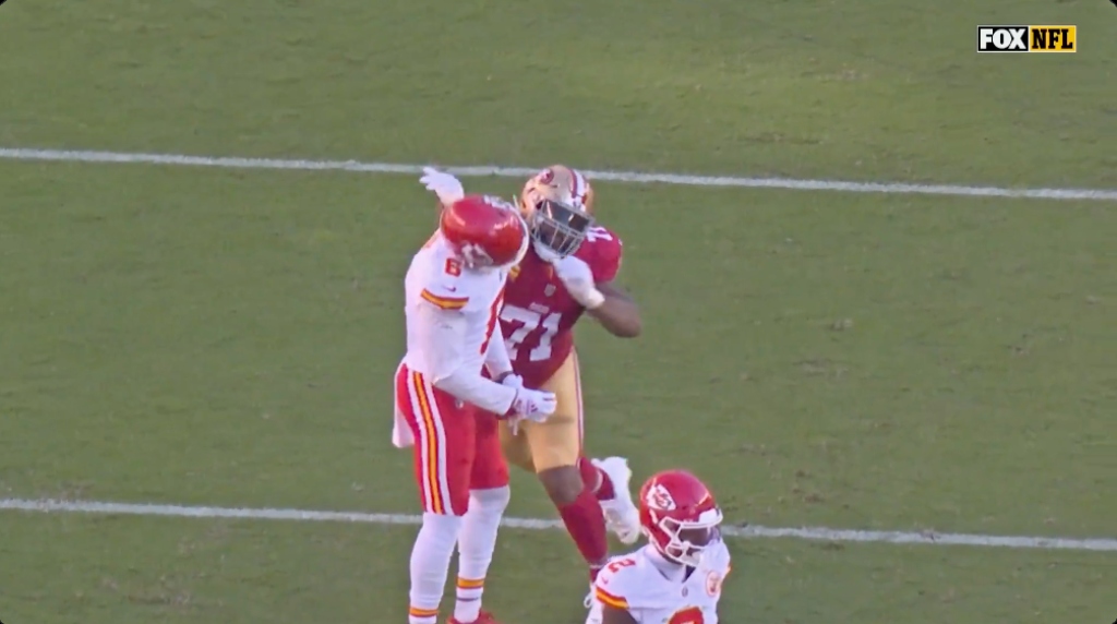 Trent Williams a été expulsé tardivement chez les Chiefs-49ers pour avoir frappé Bryan Cook en représailles