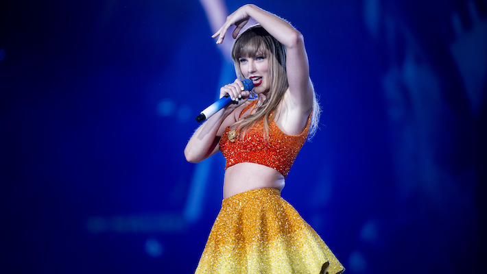 Alors que « The Eras Tour » touche à sa fin, Taylor Swift réfléchit au « chapitre le plus extraordinaire » de sa vie