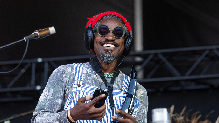 André 3000 est « surpris » d'avoir obtenu une nomination aux Grammy Awards pour l'album de l'année pour « New Blue Sun »