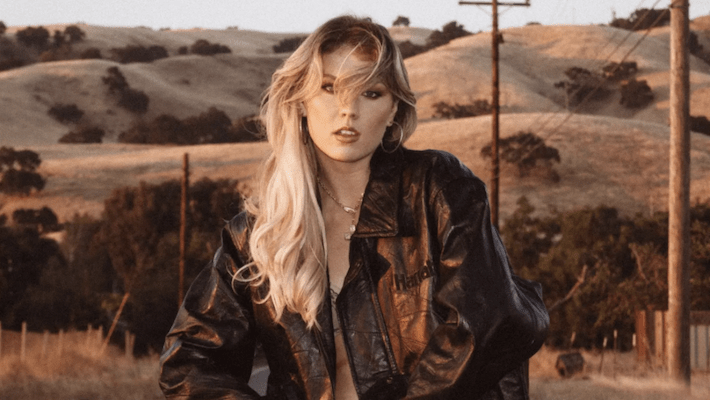 Dasha raconte sa aventure avec un « Heartbreaker From Tennessee » sur son dernier hymne pop-country
