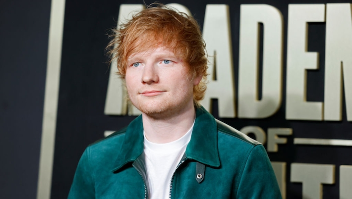 Ed Sheeran dévoile la chanson déchirante des fêtes "Under The Tree" de "That Christmas"
