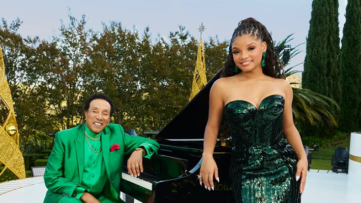 Halle Bailey et Smokey Robinson s'apprêtent à animer "A Motown Christmas", un spécial vacances All-Star de deux heures