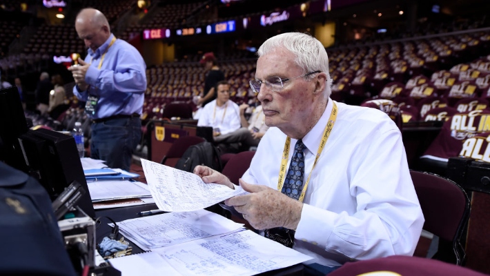 Hubie Brown, qui a été en vie littéralement à chaque instant de l'histoire de la NBA, organisera son dernier match cette saison