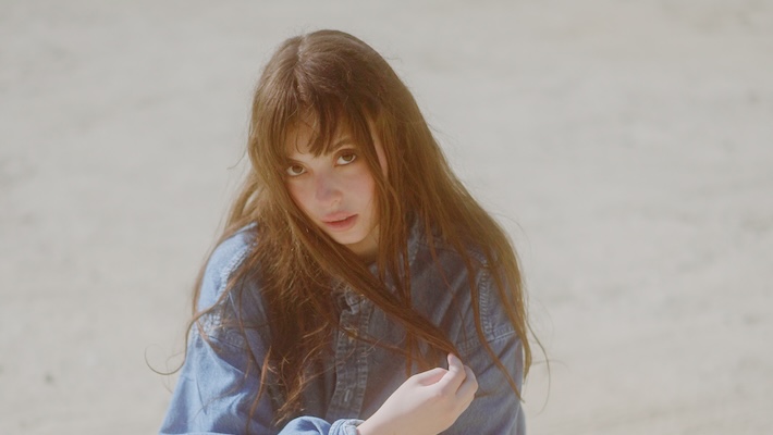 Indie Mixtape 20 : Ariella trouve sa voix sur « CryBaby »