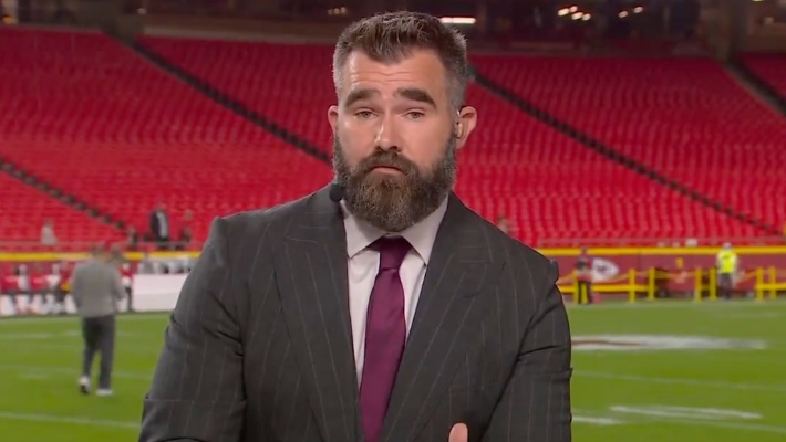 Jason Kelce s'est excusé pour la vidéo virale de lui brisant le téléphone d'un chahuteur