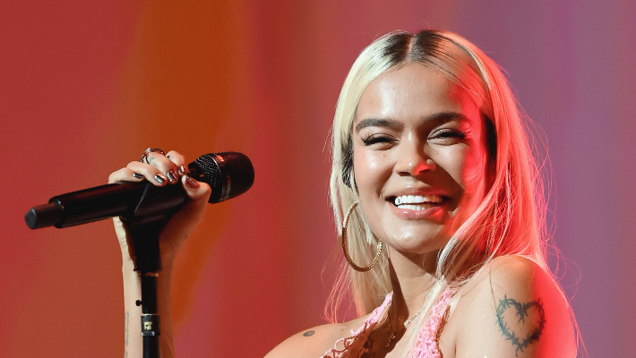 Karol G a présenté ses excuses pour les paroles controversées de "+57" à la suite d'accusations de "sexualisation d'enfants"