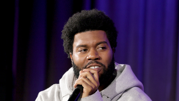 Khalid dénonce les allégations de consommation et d'abus de drogues après avoir été dénoncé par son ex-petit-ami : "C'était l'inverse"