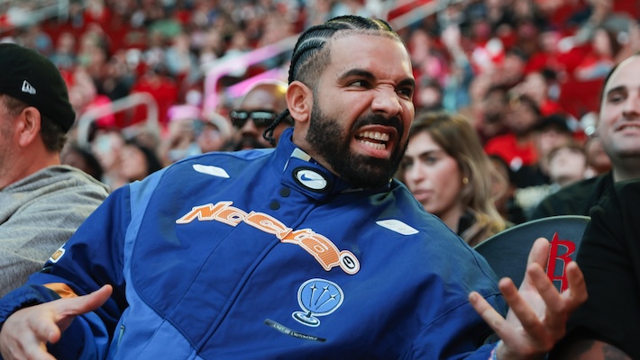 Les nominations de Kendrick Lamar aux Grammy Awards incitent les fans à se moquer de Drake à propos de sa prédiction sur les "affaires de famille"