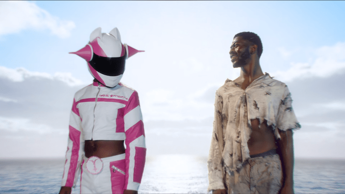 Lil Nas X se sauve avec un amour dur dans sa première bande-annonce de "Dreamboy"