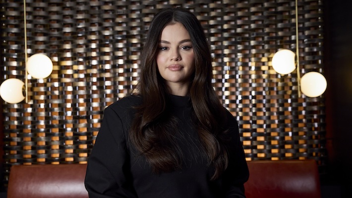 Selena Gomez explique comment la musique (dont elle n'a pas fini, d'ailleurs) n'offre pas la même « santé mentale » que le métier d'acteur