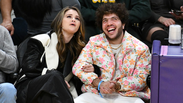 Selena Gomez réagit aux photos de Benny Blanco pour le numéro "People" de "L'homme le plus sexy du monde"