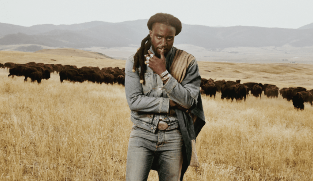 Shaboozey recherche une « bonne nouvelle » dans une nouvelle chanson du chanteur « A Bar Song (Tipsy) »