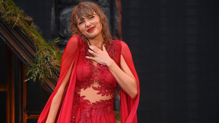 Taylor Swift a en fait défendu les paparazzi lors d'un match des Chiefs de Kansas City ce week-end