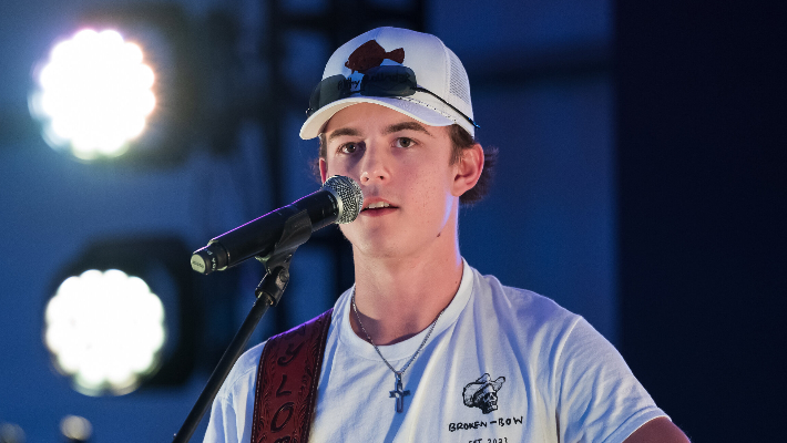 Waylon Wyatt est prêt et disposé à « faire une overdose » d'amour, du moins c'est ce que suggère son nouveau single adoré