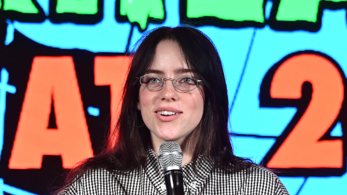 Billie Eilish a été frappée au visage avec un bracelet lancé par un spectateur trop zélé de la tournée "Hit Me Hard And Soft Tour"