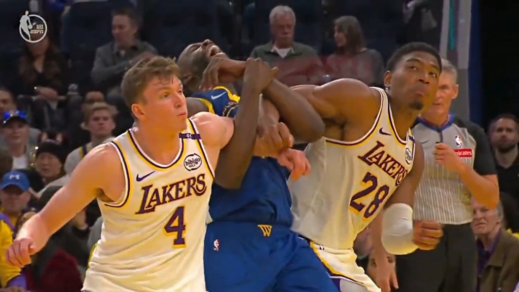 Draymond Green a commis la faute la plus drôle de la saison contre les Lakers à Noël