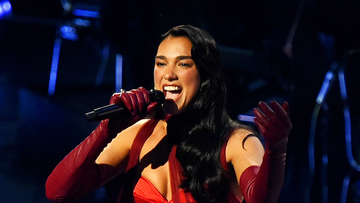 Dua Lipa a eu une réponse radicalement optimiste au « snob » de son dernier album aux Grammys 2025