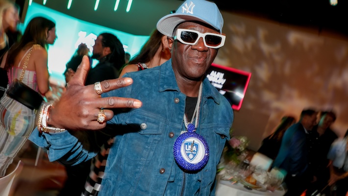 Flavour Flav veut être enterré avec ses horloges signature