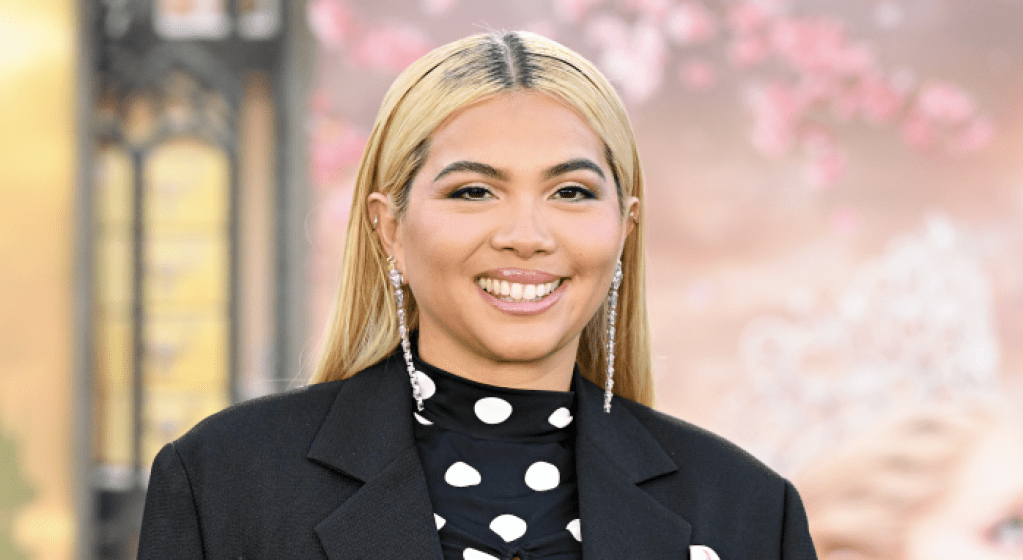 Hayley Kiyoko écrit et réalise un film basé sur sa chanson à succès "Girls Like Girls"