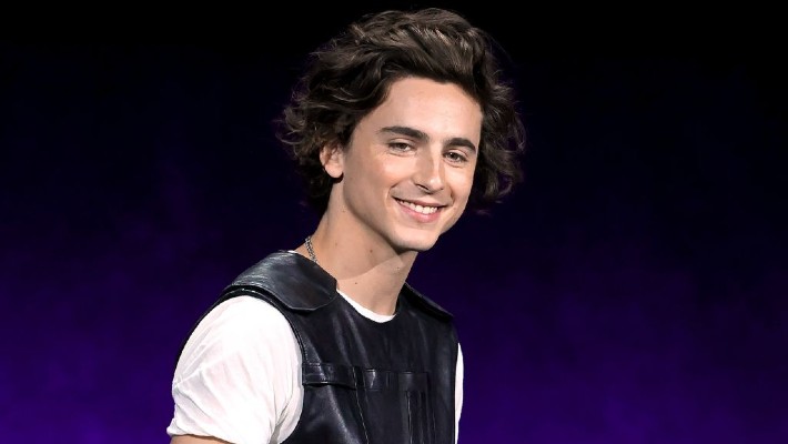 Internet a découvert que Timothée Chalamet avait déjà gagné des billets pour les Knicks de Landry Fields, et il y a une photo qui le prouve