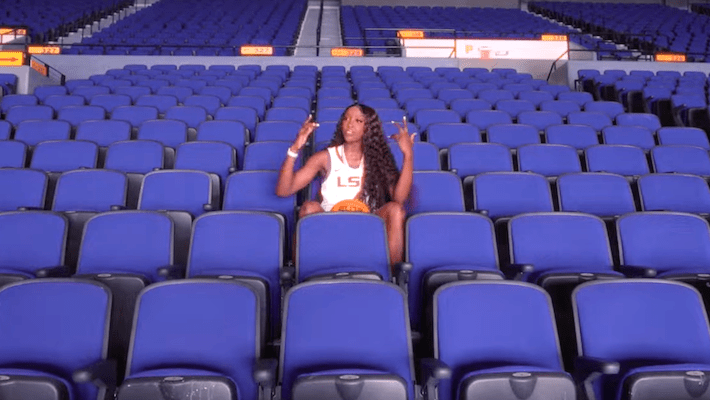 La nouvelle vidéo de Flau'jae montre ses « flow légendaires » à l'arène de LSU