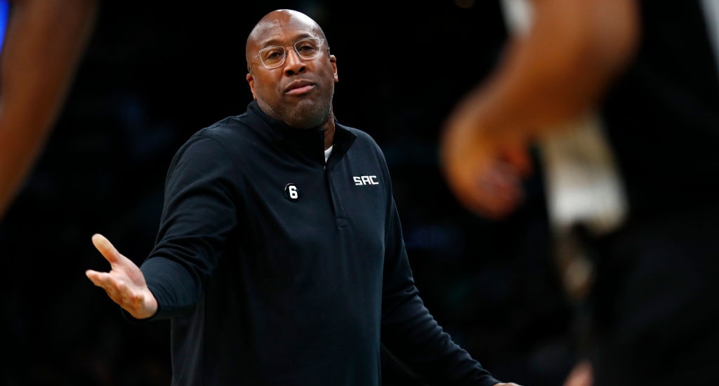 Les Sacramento Kings ont licencié l'entraîneur-chef Mike Brown après un départ 13-18