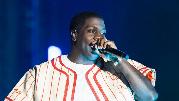 Lil Yachty a fait ses débuts avec sa nouvelle coupe de cheveux à Rolling Loud Miami, et les fans ont fait des comparaisons hilarantes avec un autre rappeur