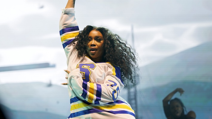 SZA prévoit d'« ajouter des éléments » à « SOS Deluxe : Lana » à Noël, y compris de « changer de mix »