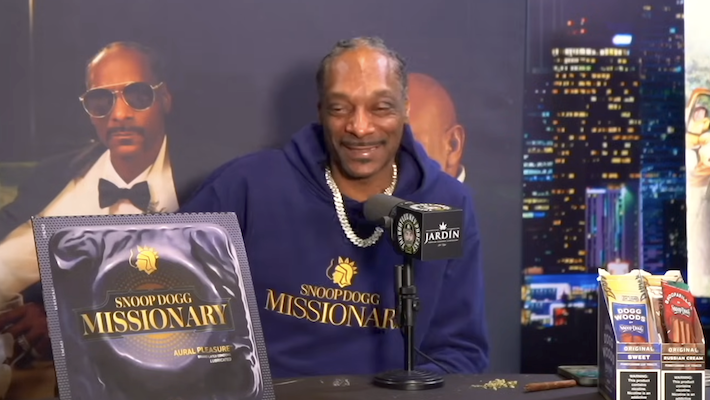 Snoop Dogg a donné son sceau d'approbation au morceau dissident d'Eazy-E de 1993 à son sujet : "That Sh*t Be Knocking"