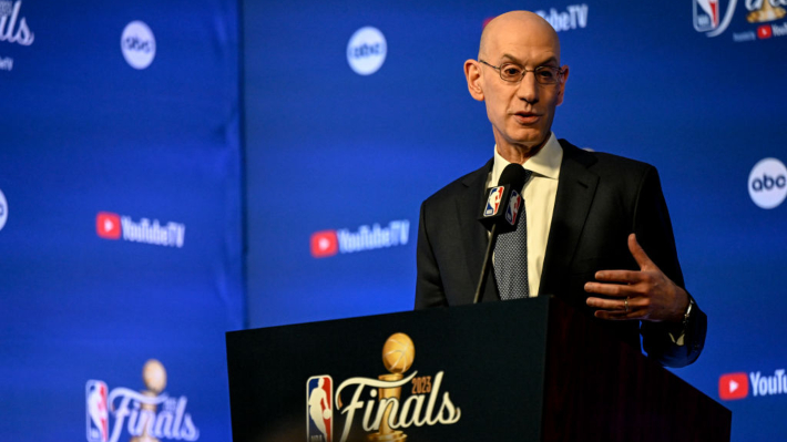 Adam Silver est `` fan '' de l'idée de la NBA se déplaçant à 10 minutes