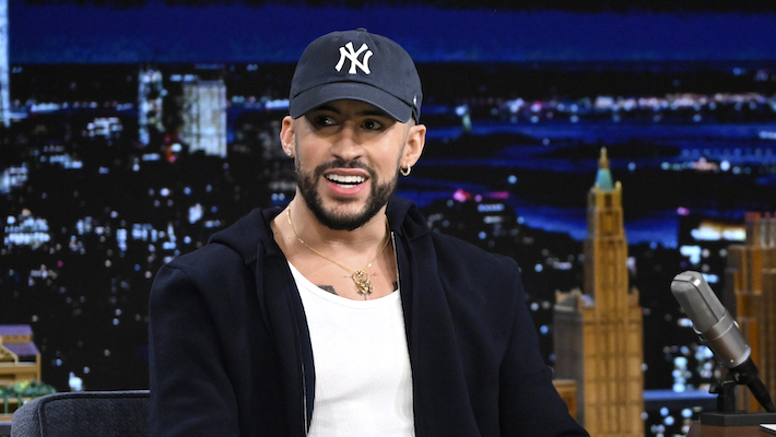Bad Bunny taquine "Debí Tirar Más Fotos" avec un court métrage touchant et la tracklist complète de l'album