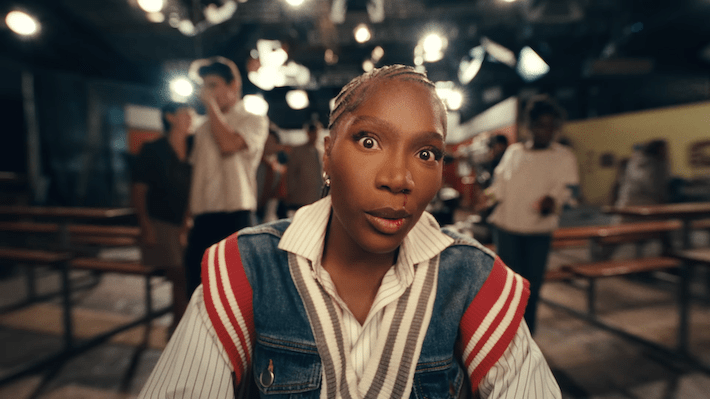 `` Denial est une rivière '' est le premier single Solo Hot 100 de Doechii, qu'elle appelle «un message aux petits artistes»