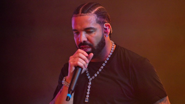 Drake s'adresse à son bœuf Kendrick Lamar dans un nouveau style libre produit par le chef d'orchestre Williams