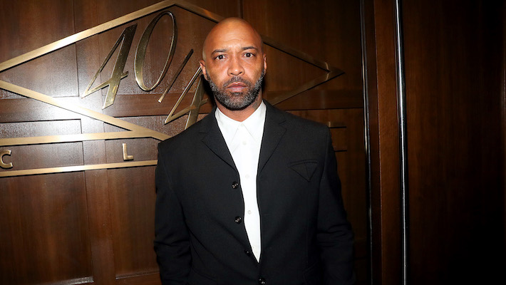 Joe Budden a été accusé d'obscénité après s'être tenu « complètement nu » devant l'appartement d'un voisin
