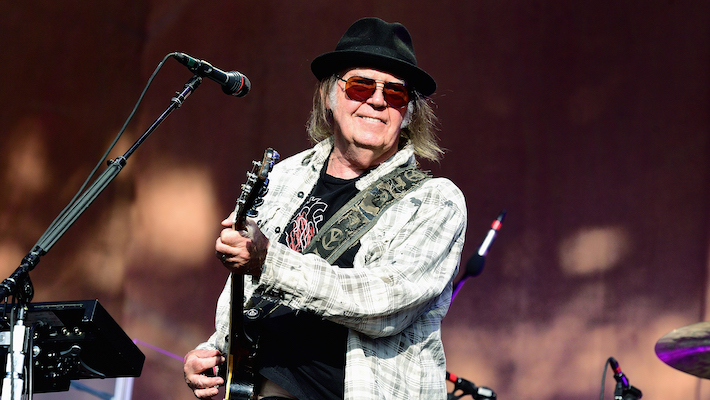 Le boycott de Glastonbury 2025 par Neil Young est terminé aussi vite qu'il a commencé après un apparent malentendu