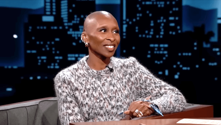 Les gens chantent la course de Cynthia Erivo «Defeying Gravity» en public