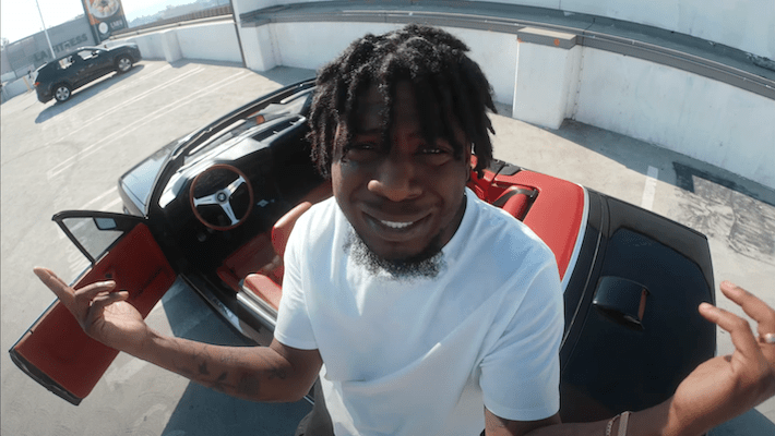 Mick Jenkins se prépare au combat dans la vidéo "Wars & Rumors Of Wars (Freestyle)"