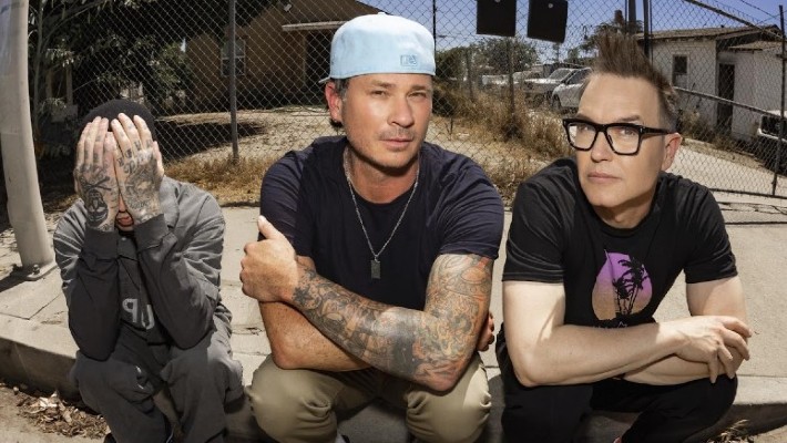 Quand nous étions jeunes en 2025, ajoute un deuxième rendez-vous avec les têtes d'affiche Blink 182, Panic! À la discothèque, et avril lavigne