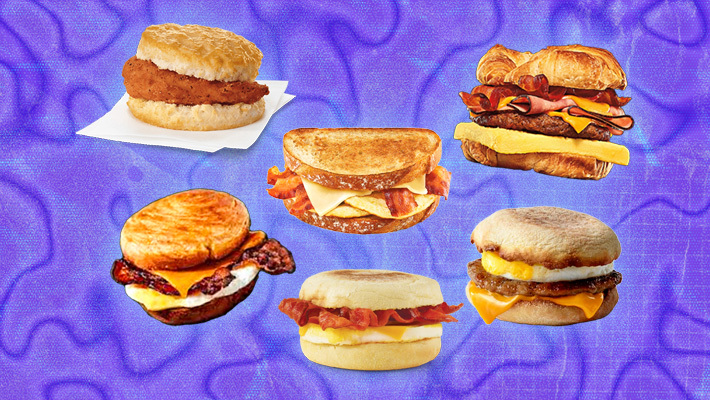 Nous classons les meilleurs sandwichs absolus pour le petit-déjeuner à la restauration rapide - notre premier choix est un délice savoureux, beurré et fumé
